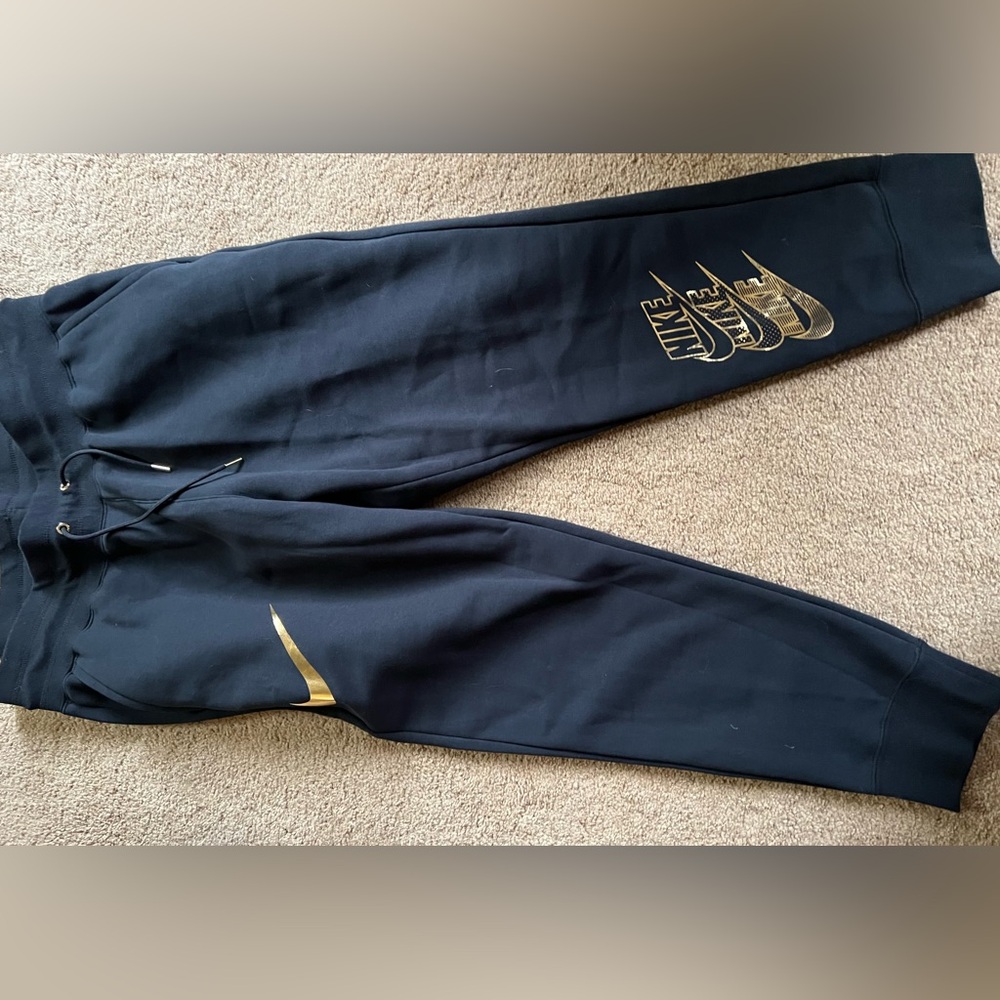 Nike plus jogger nwt black and gold